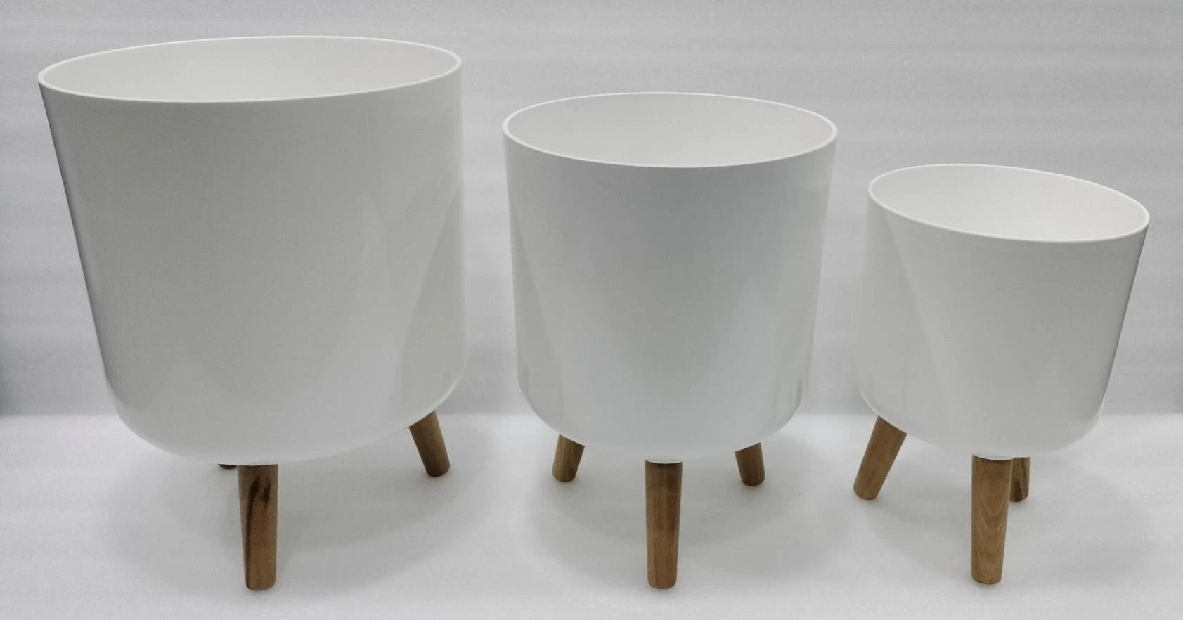 Plastic Pot with Wooden 3 Leg 27*37